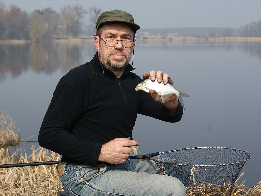 Paweł Kańduła z pierwszym leszczem.